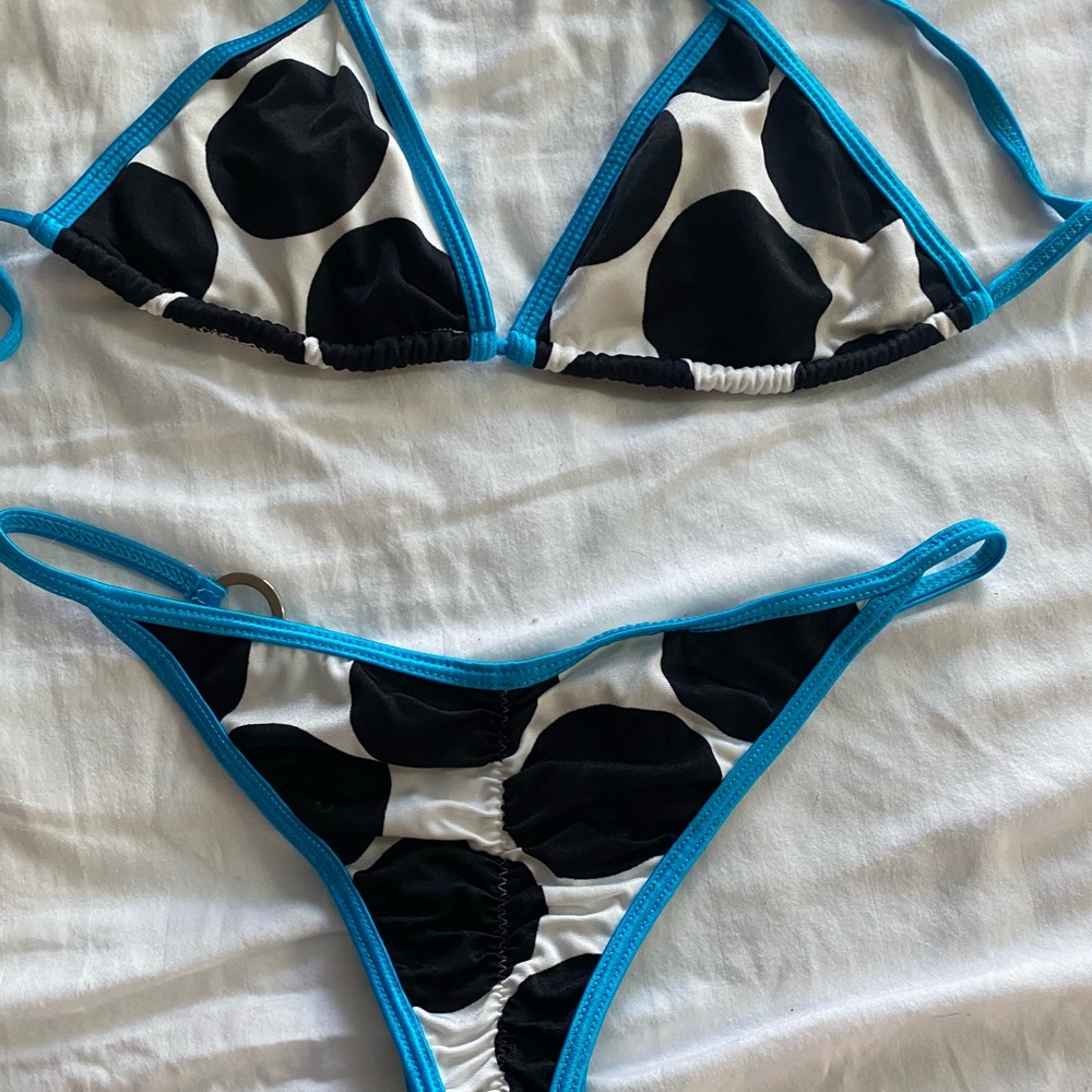 Bikini - Picture 3 of 3